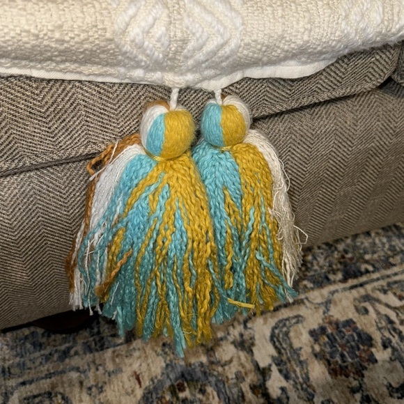 ANTHROPOLOGIE Treasured Tassels Tree
Skirt - Picture 8 of 13